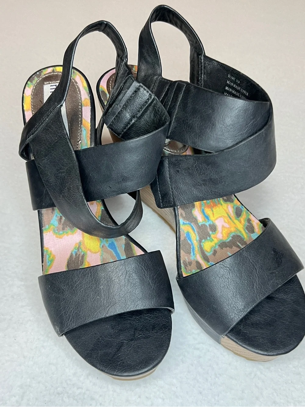 Y2K Madden Girl Black Crisscross Open Toe Elevated Wedge Sandals Slip On Design